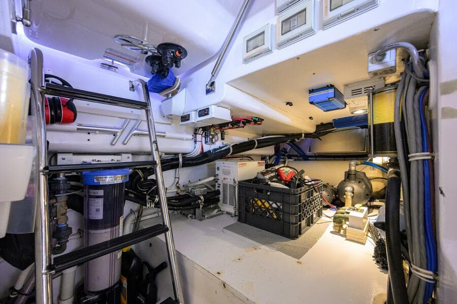 Hatteras 63 Reelin N Dealin - Engine Room