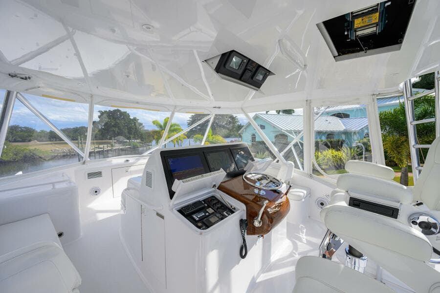 Hatteras 63 Reelin N Dealin - Exterior Flybridge