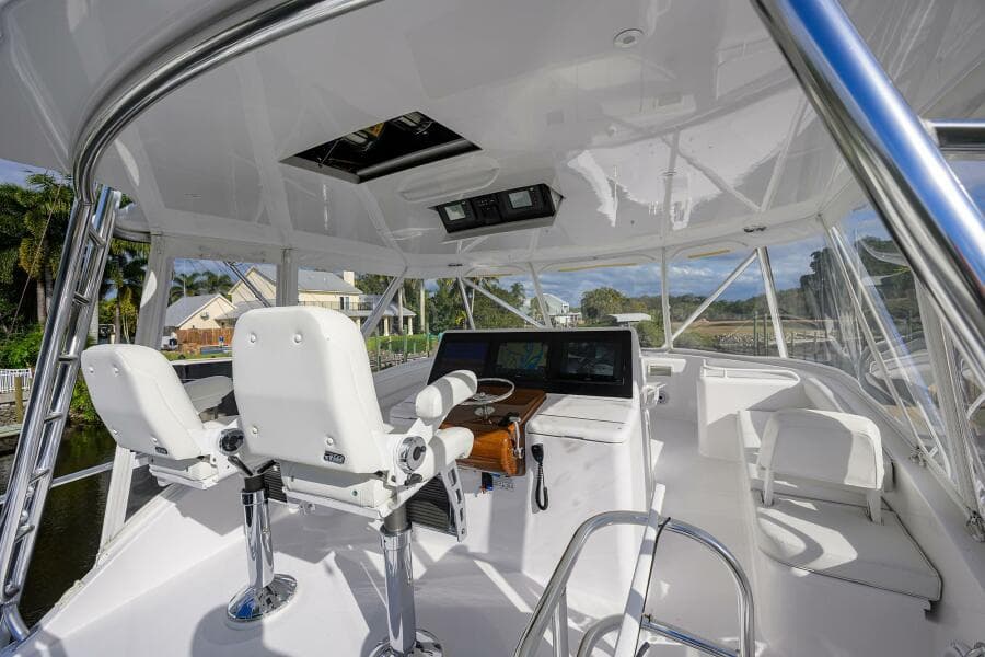 Hatteras 63 Reelin N Dealin - Exterior Flybridge