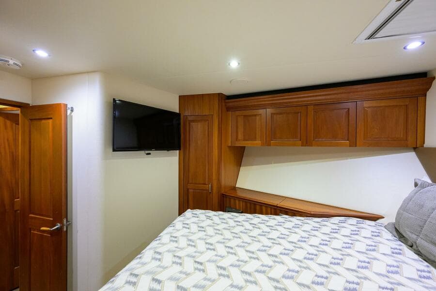 Hatteras 63 Reelin N Dealin - Interior Guest Stateroom