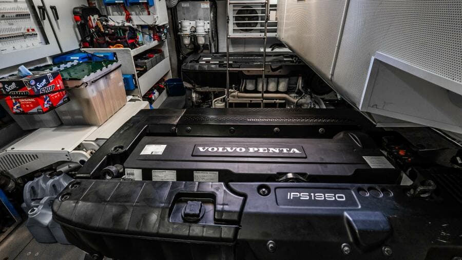 2022 Absolute 64 Navetta