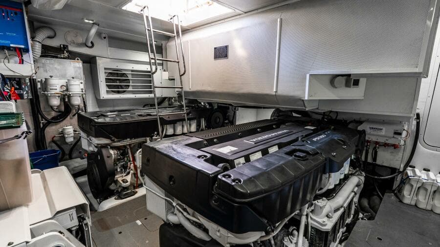 2022 Absolute 64 Navetta