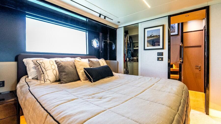 2022 Absolute 64 Navetta