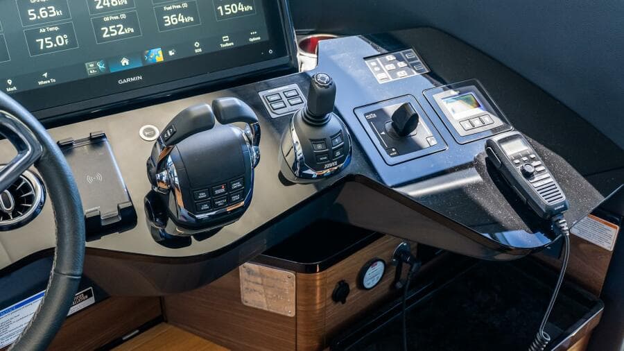 2022 Absolute 64 Navetta