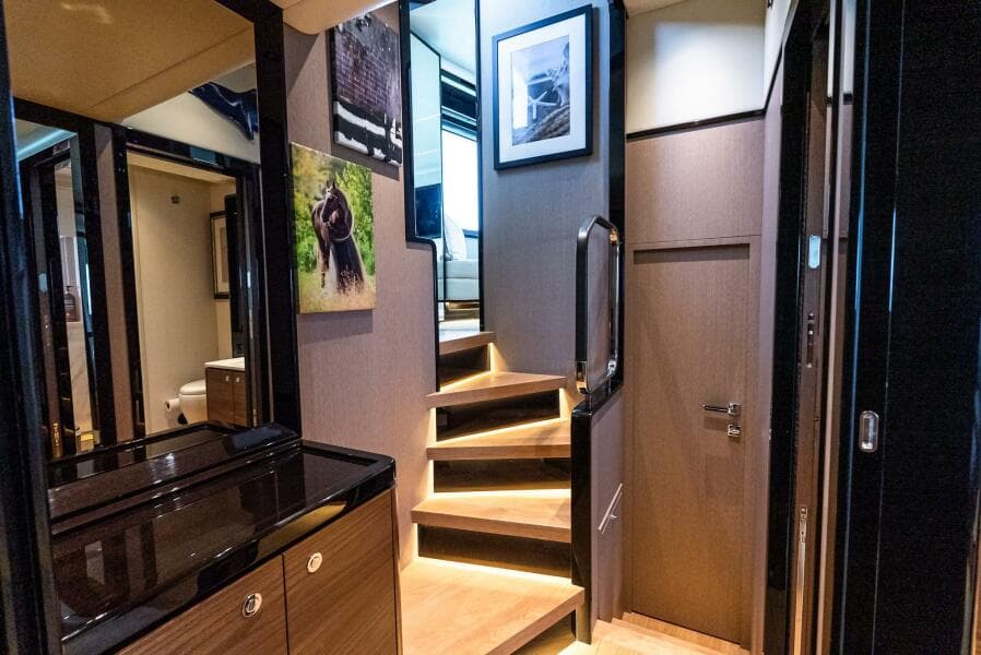 2022 Absolute 64 Navetta