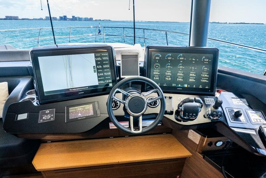 2022 Absolute 64 Navetta