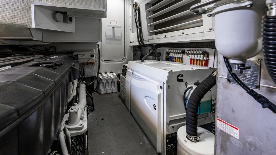 2022 Absolute 64 Navetta