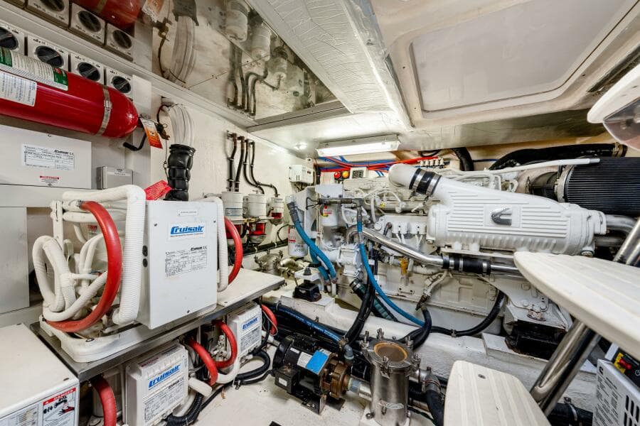 2016 Riviera 5000 Sport Yacht