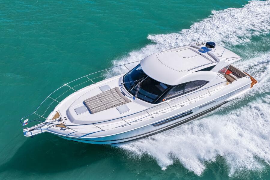 2016 Riviera 5000 Sport Yacht