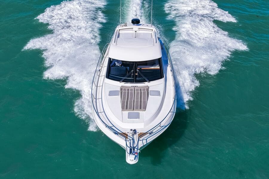 2016 Riviera 5000 Sport Yacht