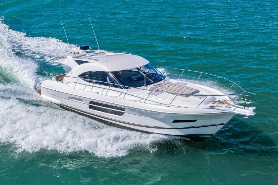 2016 Riviera 5000 Sport Yacht