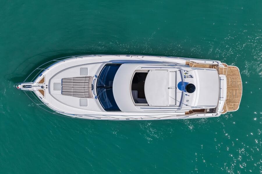 2016 Riviera 5000 Sport Yacht