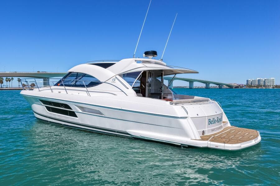 2016 Riviera 5000 Sport Yacht