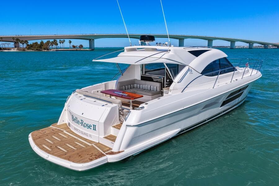 2016 Riviera 5000 Sport Yacht