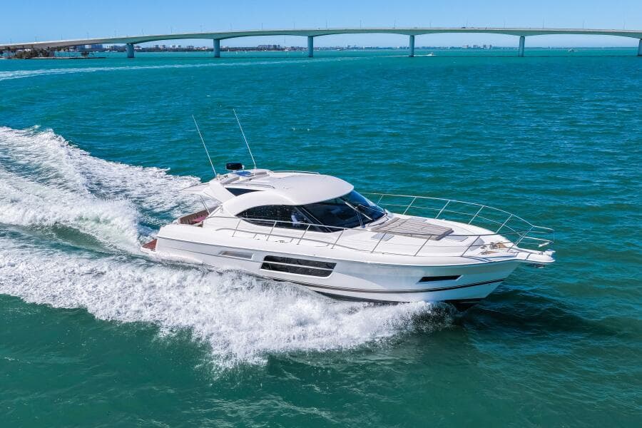 2016 Riviera 5000 Sport Yacht