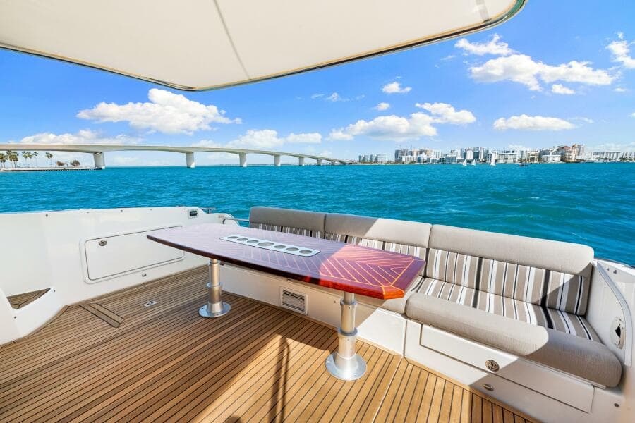 2016 Riviera 5000 Sport Yacht