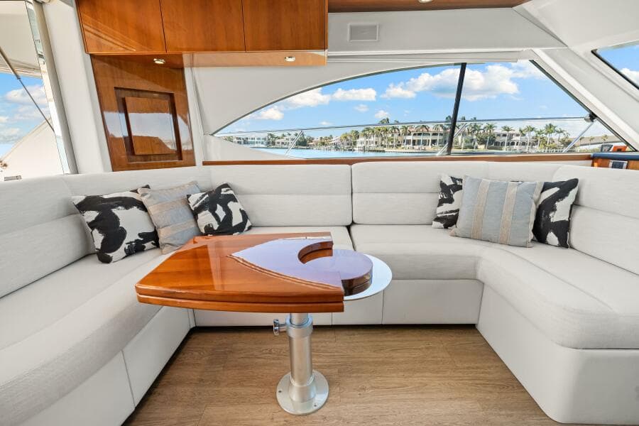 2016 Riviera 5000 Sport Yacht