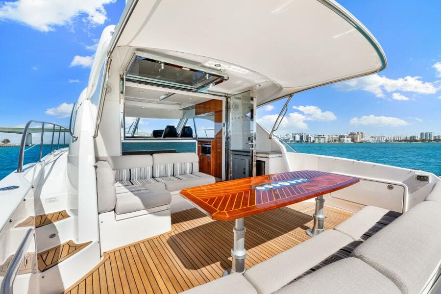 2016 Riviera 5000 Sport Yacht