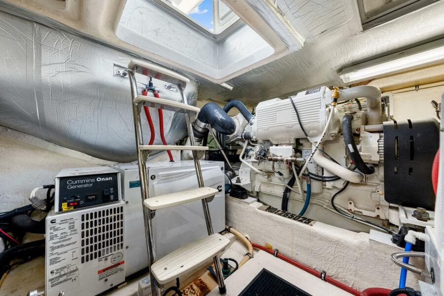 2016 Riviera 5000 Sport Yacht