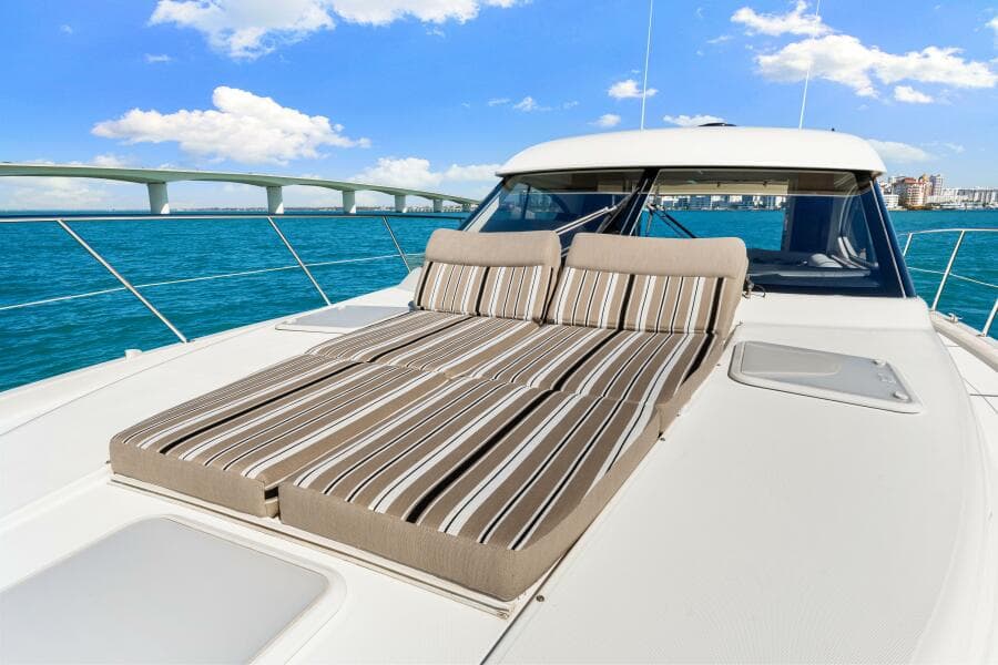 2016 Riviera 5000 Sport Yacht