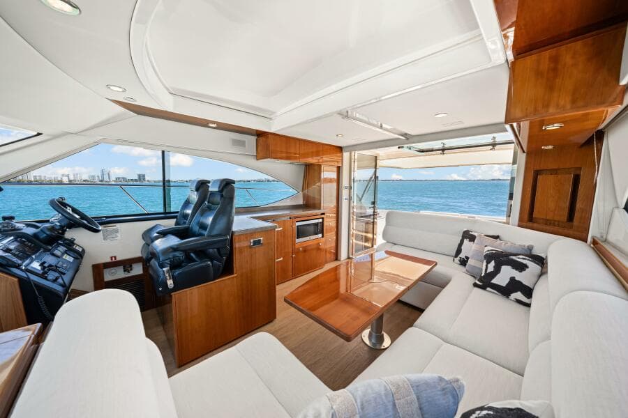 2016 Riviera 5000 Sport Yacht