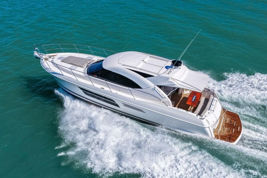 2016 Riviera 5000 Sport Yacht