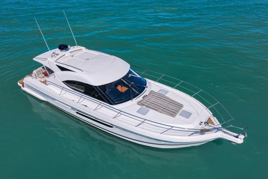 2016 Riviera 5000 Sport Yacht