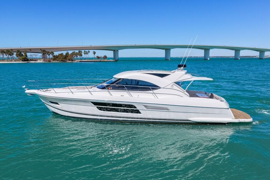 2016 Riviera 5000 Sport Yacht