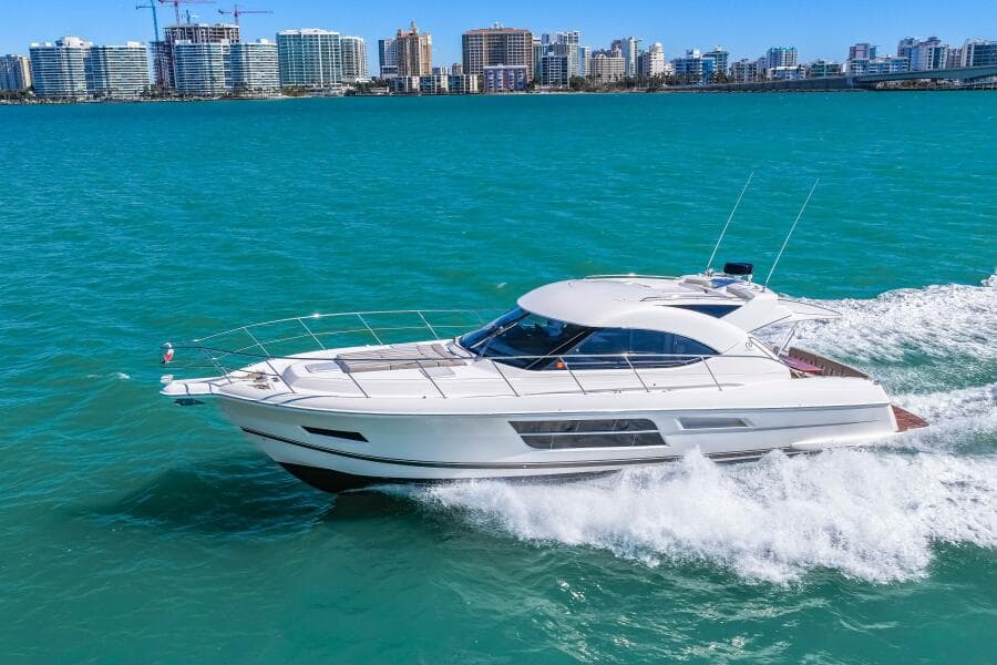 2016 Riviera 5000 Sport Yacht