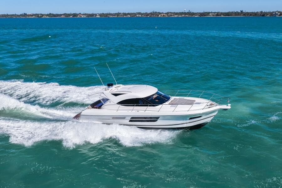 2016 Riviera 5000 Sport Yacht