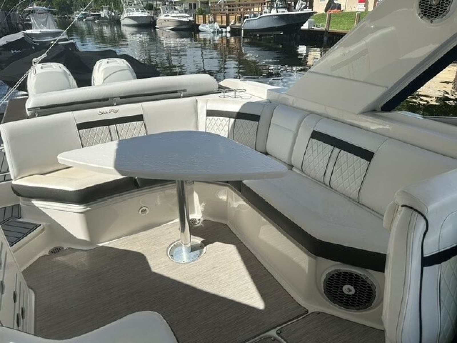 2018 Sea Ray SLX 310 - Photo 8