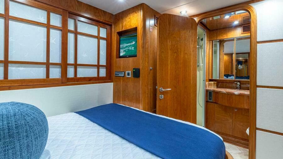 Port Guest Looking Fwd