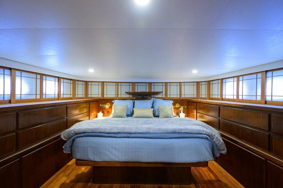 1991 Hatteras 78 Cockpit Motor Yacht