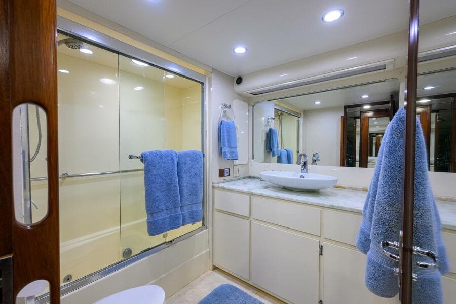 1991 Hatteras 78 Cockpit Motor Yacht