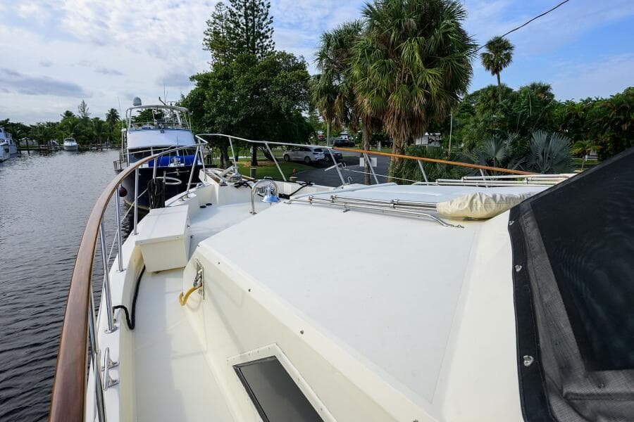 1991 Hatteras 78 Cockpit Motor Yacht