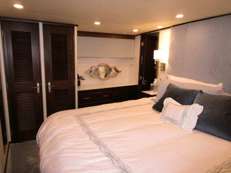 Master Looking to Stbd. 