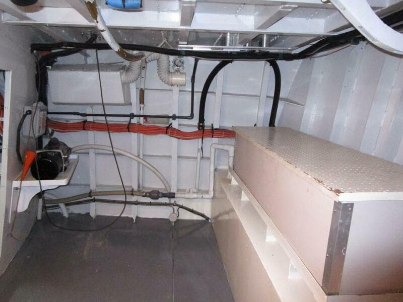 New Lazarette to Stbd. 