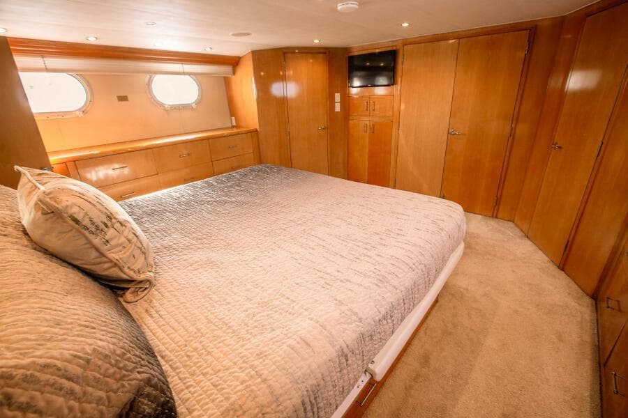 KRISTIN LEE 75’ - Lower Decl Master Stateroom