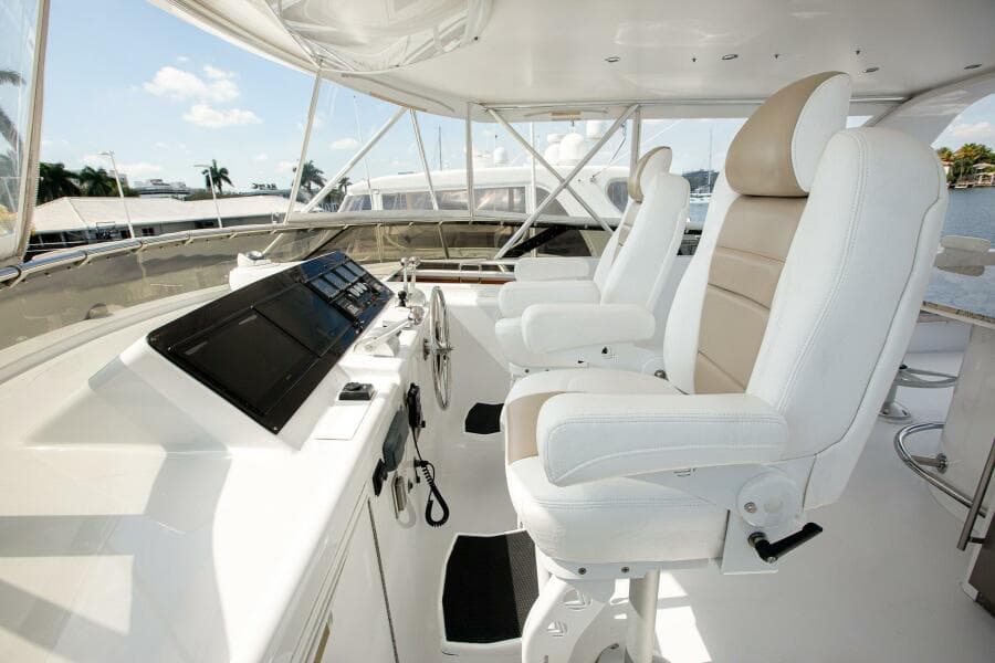 KRISTIN LEE 75’ - Flybridge Helm
