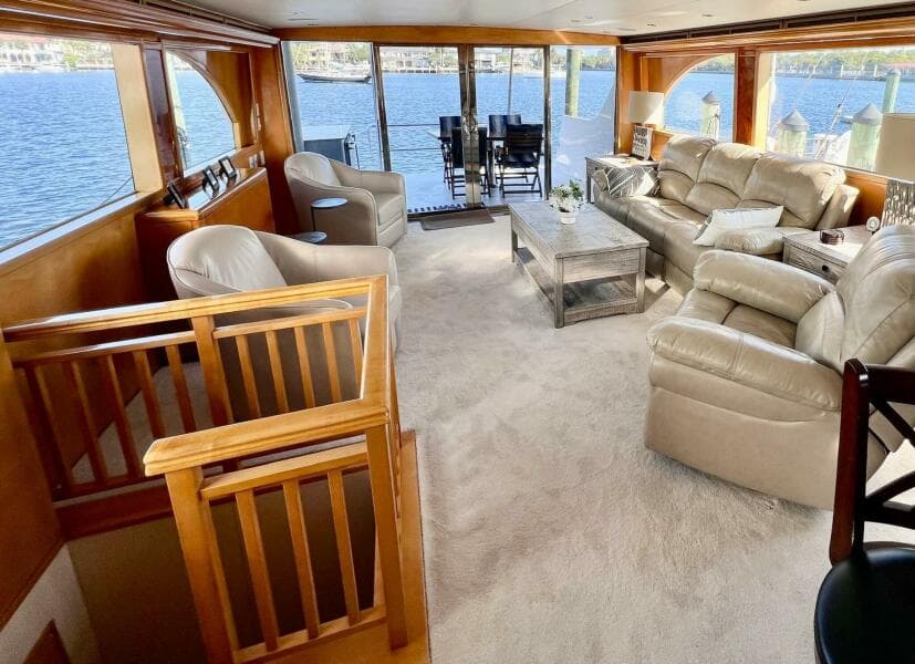 KRISTIN LEE 75’ - Main Deck Salon