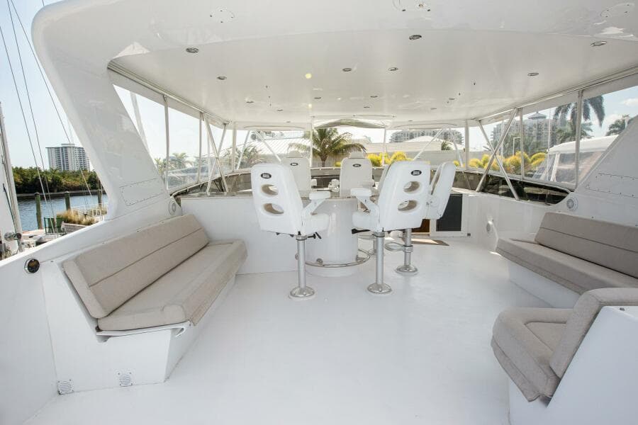 KRISTIN LEE 75’ - Flybridge Seating Area and Bar