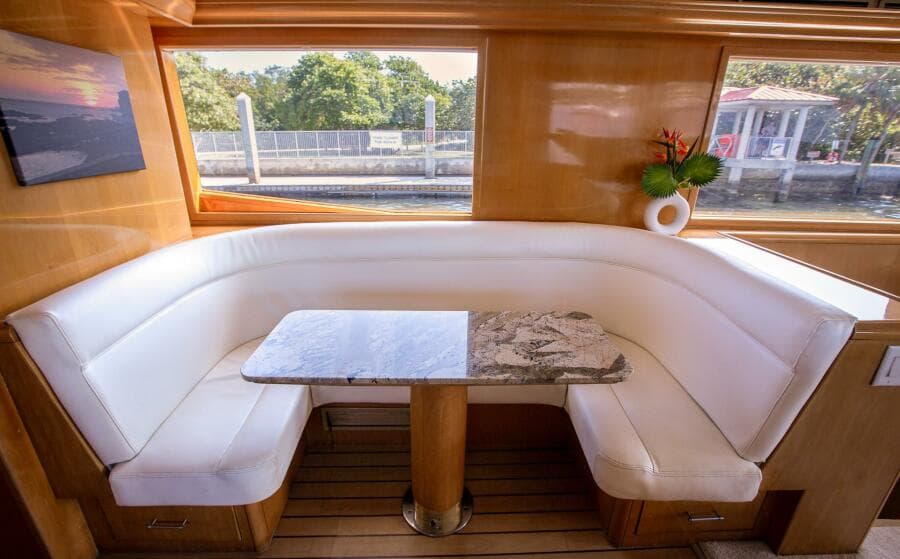 KRISTIN LEE 75’ - Main Deck Dining Area