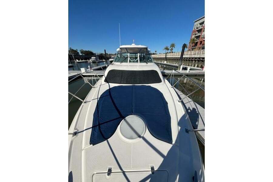 2005 Cruisers Yachts 455 Express Motor Yacht