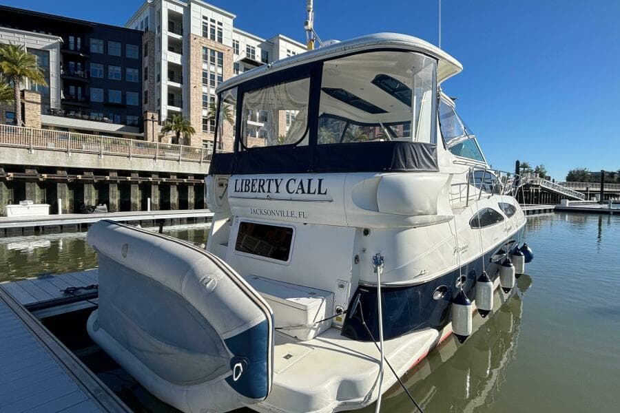 2005 Cruisers Yachts 455 Express Motor Yacht