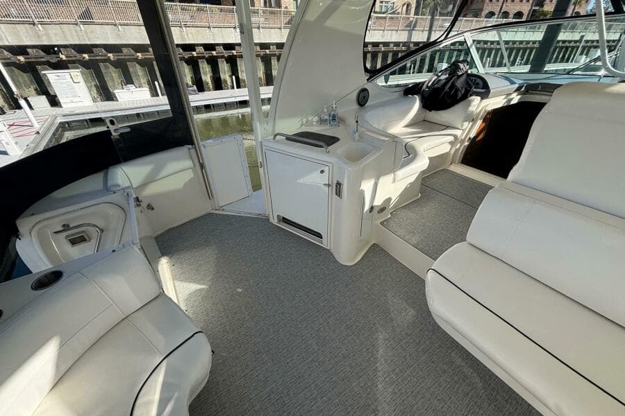 2005 Cruisers Yachts 455 Express Motor Yacht