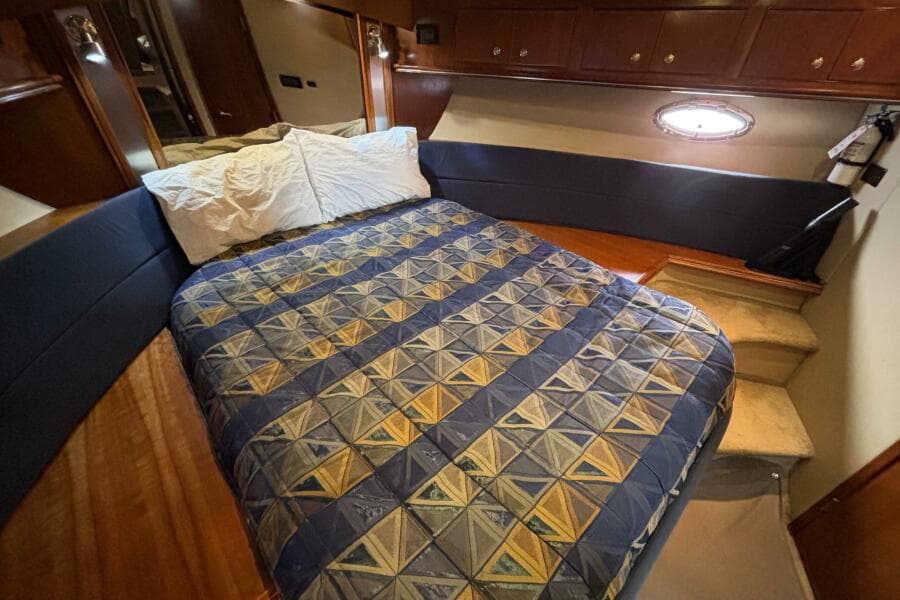 2005 Cruisers Yachts 455 Express Motor Yacht