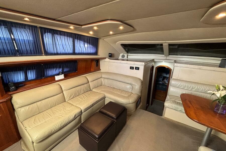 2005 Cruisers Yachts 455 Express Motor Yacht