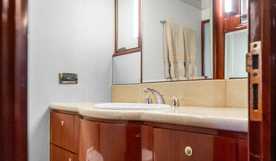 2005 Ocean Alexander 80 motoryacht