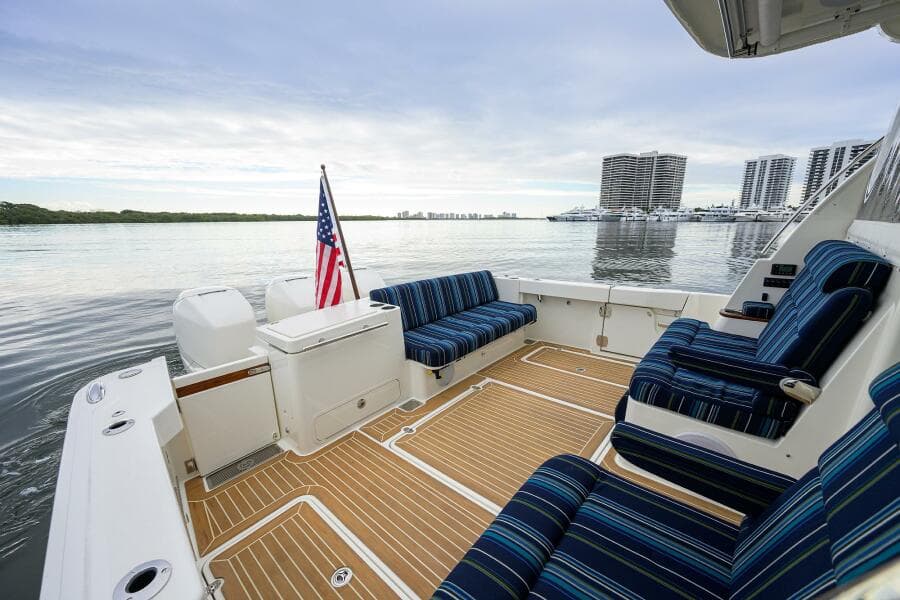 Hinckley 40X Renie Vie- Cockpit