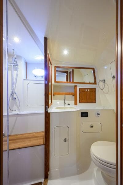 Hinckley 40X Renie Vie- Head